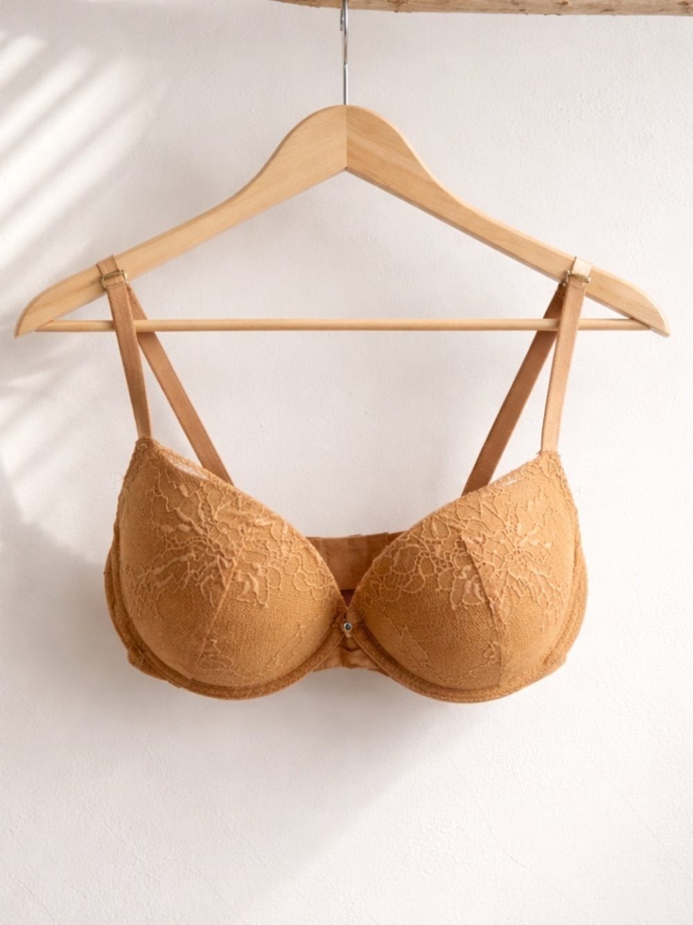 Victoria's Secret Lace Bra in Warm Tan | Classic Plunge Beyond Sexy | 36D | Lace - Picture 1 of 12